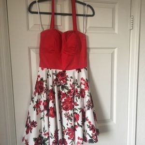 Traveling cupcake dress in floral 🌸